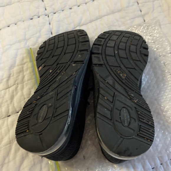 Sketchers size 71/2 black - Picture 3 of 4